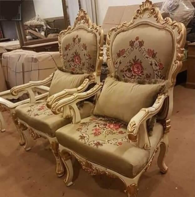 Crown Bedroom Chair With Table