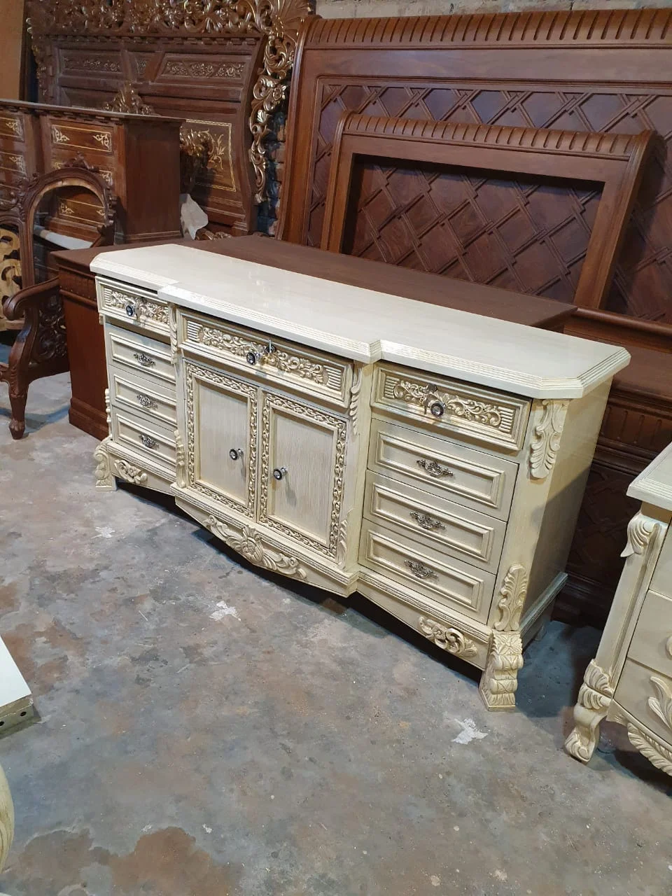 Sparkling-Wooden-Bed-Set.1