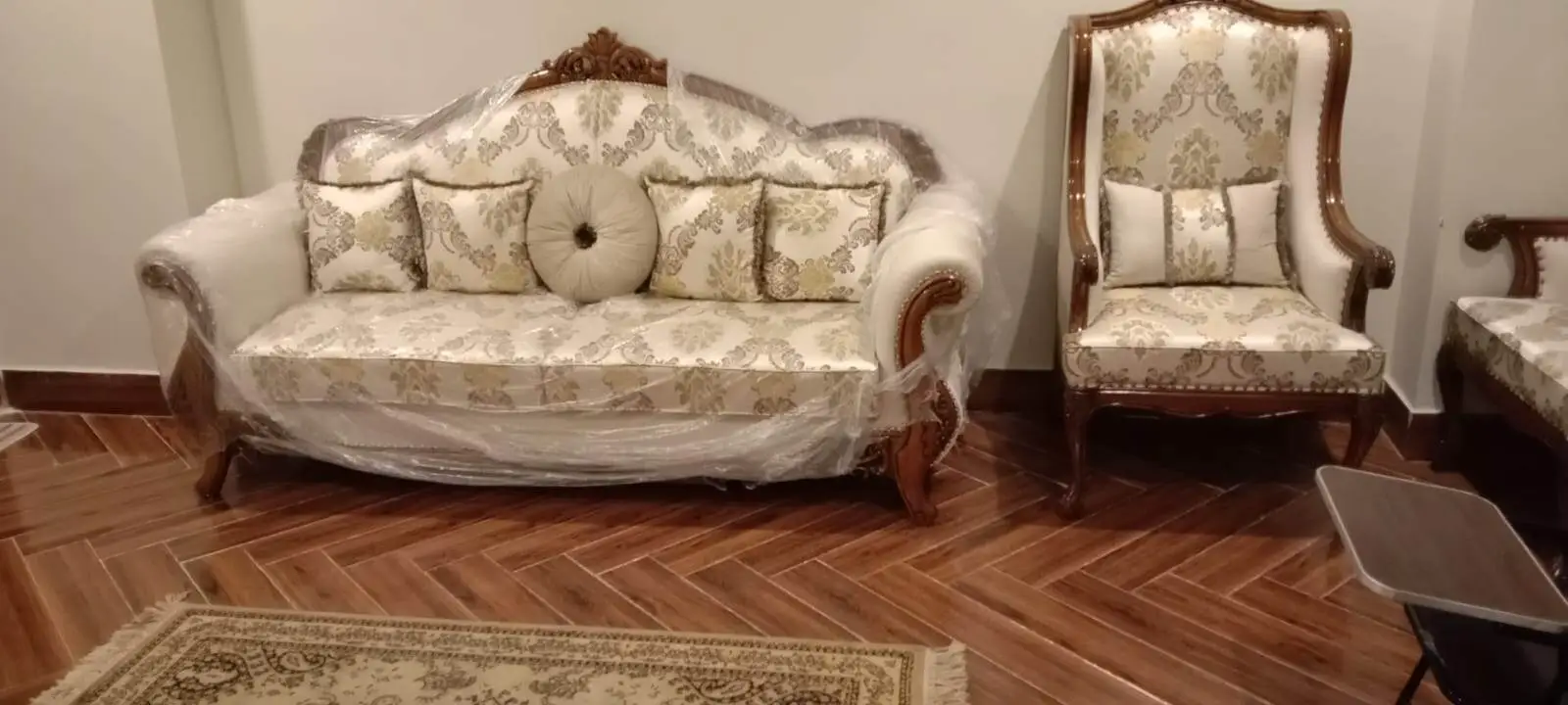 Royal Living Room Sofa Set - Image 2